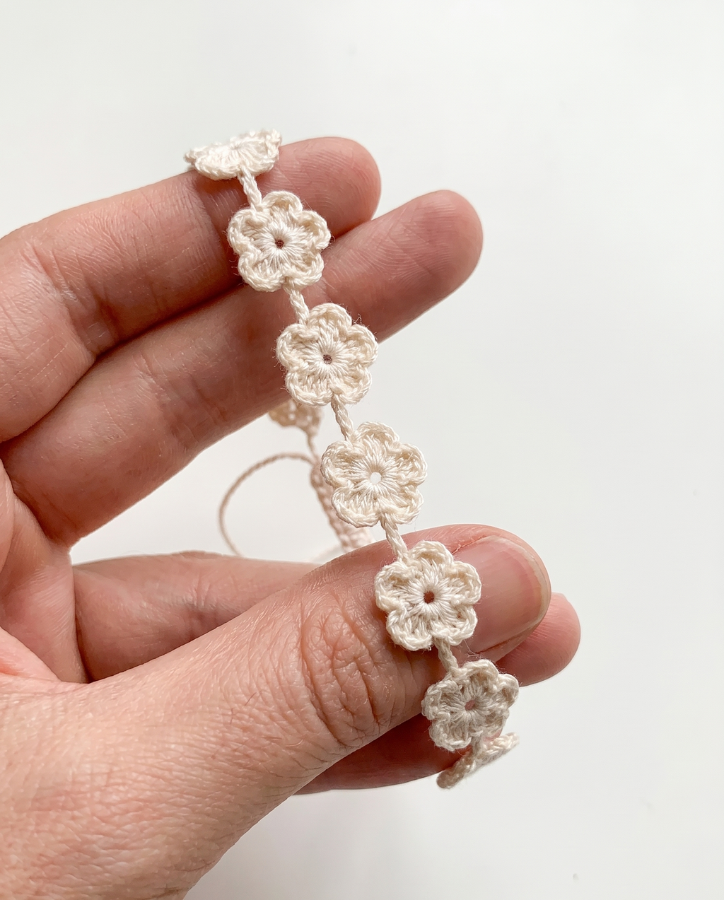 Daisy crochet bracelet - single chain