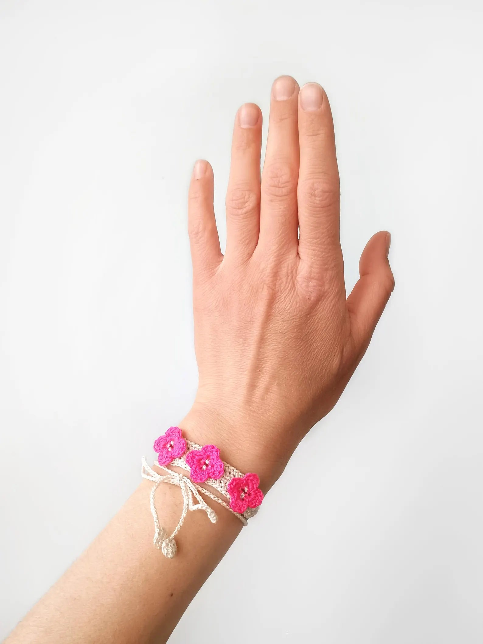 Cute Floral Crochet Bracelet Pattern