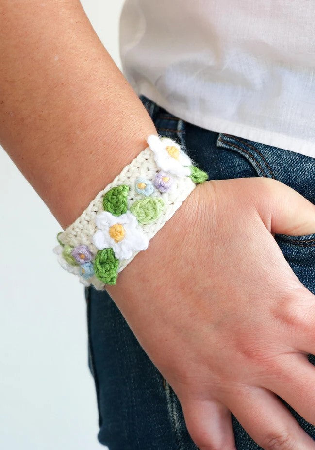 Blooming Daisy Crochet Bracele pattern 🌼