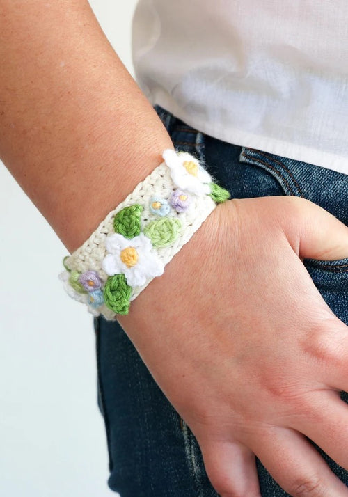 Blooming Daisy Crochet Bracele pattern 🌼