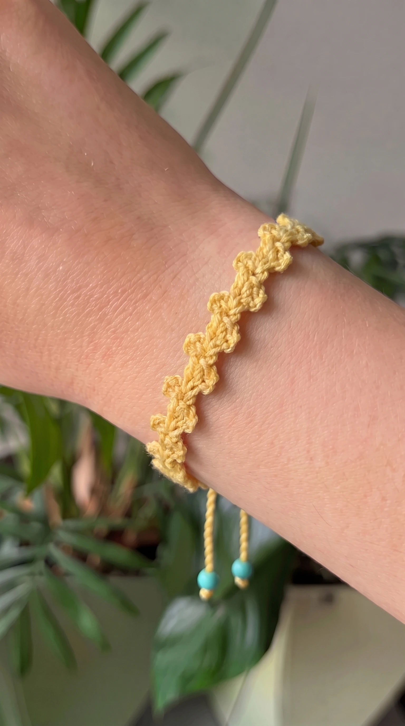 🌼 Golden Bloom Bracelet – Crochet Pattern