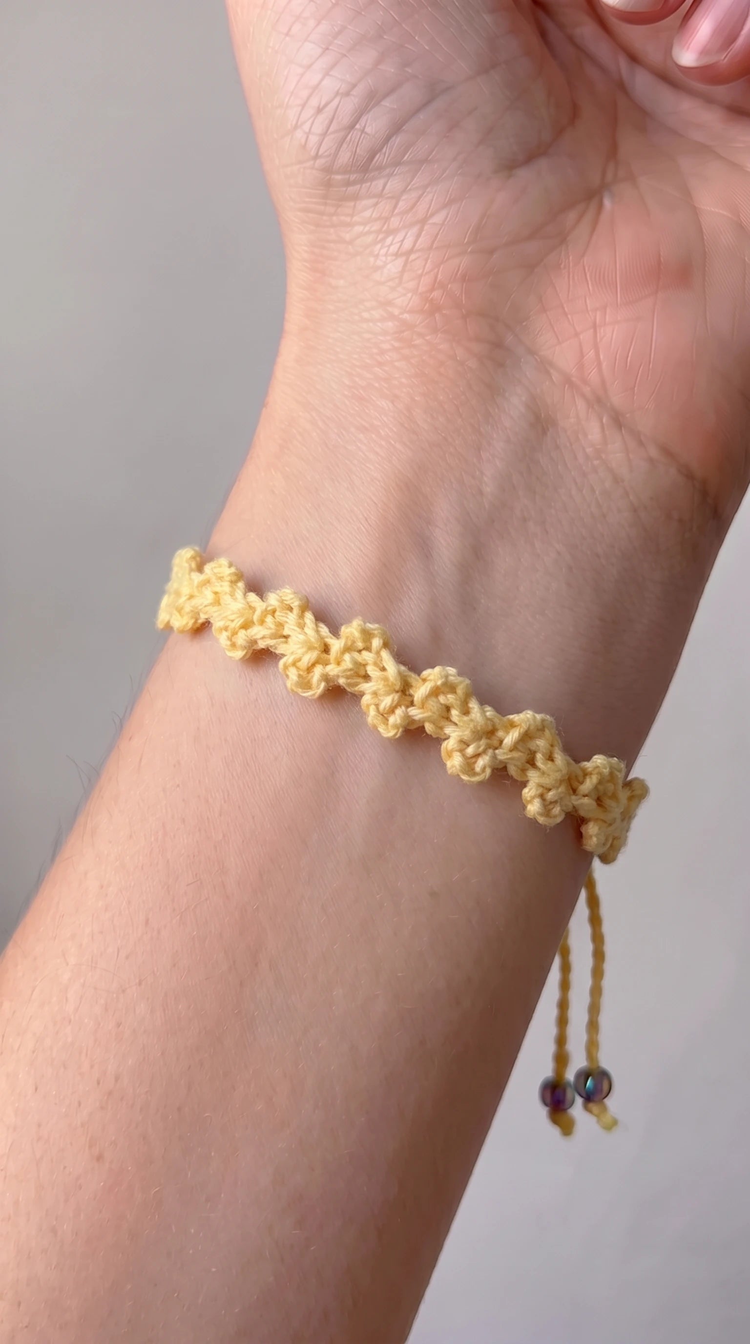 🌼 Golden Bloom Bracelet – Crochet Pattern