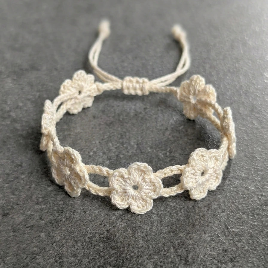 🌸 Crochet Flower Bracelet– 2 Patterns in 1