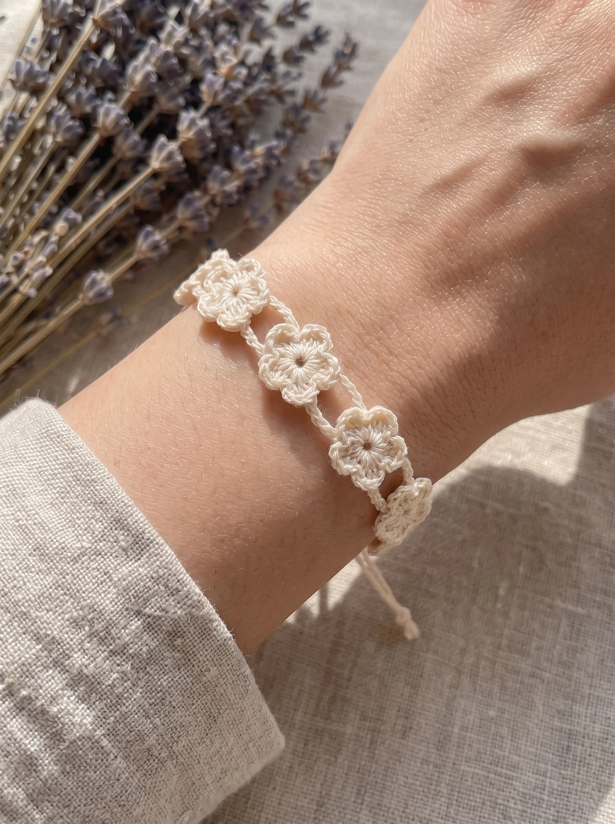 🌸 Crochet Flower Bracelet– 2 Patterns in 1