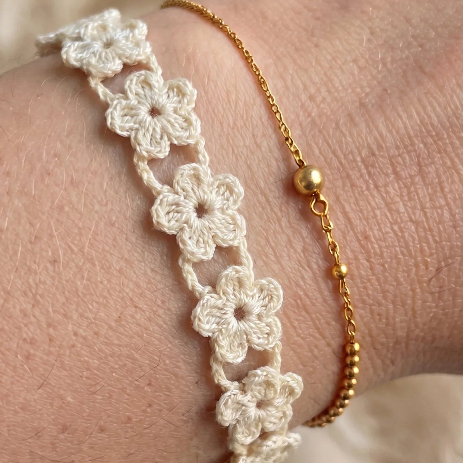 🌸 Crochet Flower Bracelet– 2 Patterns in 1