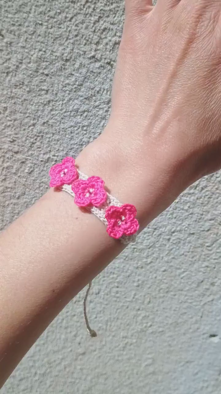 Cute Floral Crochet Bracelet Pattern